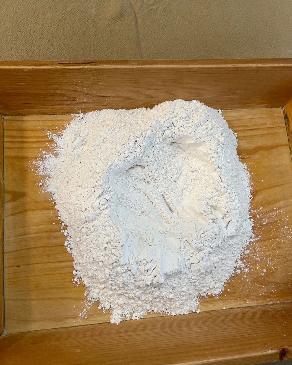 flour in bowl 